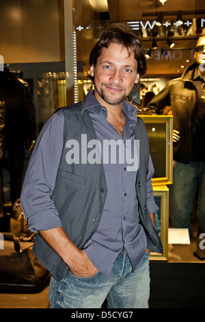 Patrick Bach al lancio di Porsche Jeans presso Porsche Design Store am Neuen parete. Amburgo, Germania - 07.09.2011 Foto Stock