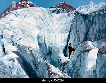 Crepaccio formazione nel ghiacciaio Illecillewaet, Selkirk Mountains, circa 1902 Foto Stock