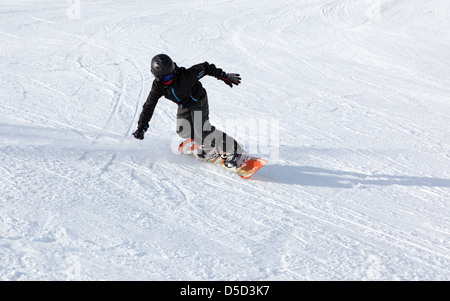 Krippenbrunn, Austria, un ragazzo lo snowboard Foto Stock