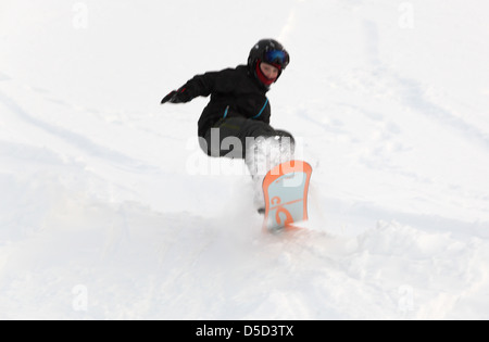 Krippenbrunn, Austria, un ragazzo lo snowboard Foto Stock