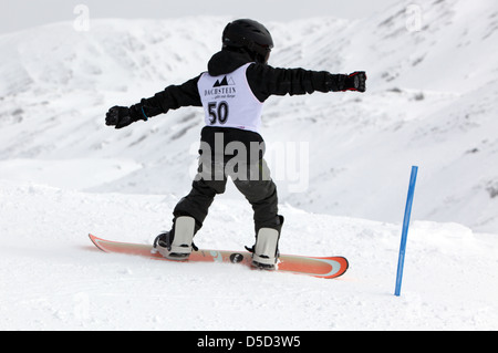 Krippenbrunn, Austria, un ragazzo lo snowboard Foto Stock