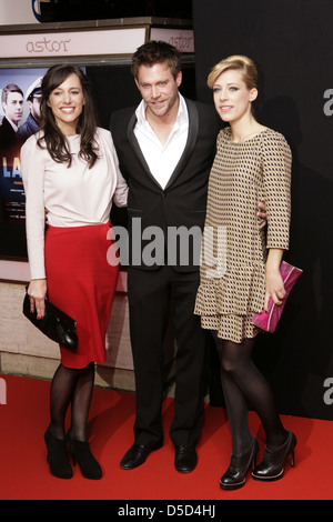 Ken Duken, moglie Marisa, sorella alla premiere di 'Laconia' a Astor Filmlounge movie theater. Berlino, Germania - 19.10.2011 Foto Stock