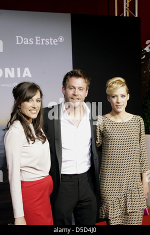 Ken Duken, moglie Marisa, sorella alla premiere di 'Laconia' a Astor Filmlounge movie theater. Berlino, Germania - 19.10.2011 Foto Stock