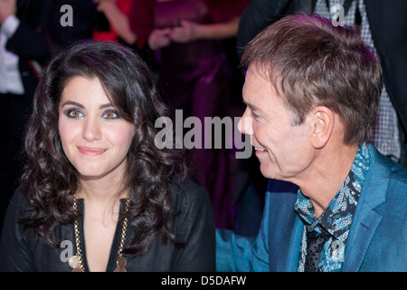 Katie Melua, Cliff Richard, in 'eutscher Nachhaltigkeitspreis' award al Maritim Hotel. Duesseldorf, Germania - 04.11.2011 Foto Stock