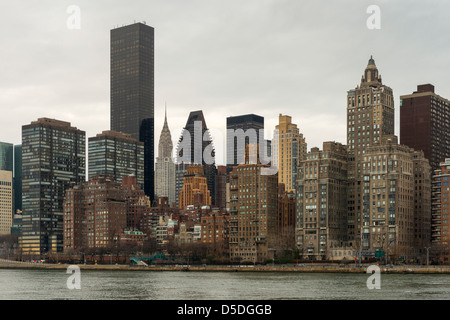 Vista del centro di Manhattan, New York, visto da Roosevelt Island Foto Stock