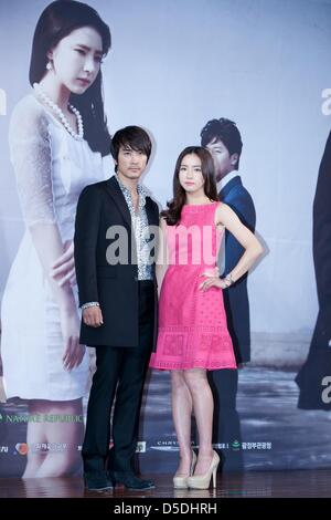 Song Seung Heon e Shin Se Kyung ha frequentato la conferenza stampa del MBC TV nuovo dramma Uomo in amore in Seoul, Corea su Mercoledì 27 marzo, 2013. Foto Stock