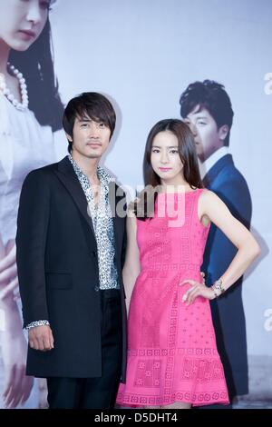 Song Seung Heon e Shin Se Kyung ha frequentato la conferenza stampa del MBC TV nuovo dramma Uomo in amore in Seoul, Corea su Mercoledì 27 marzo, 2013. Foto Stock