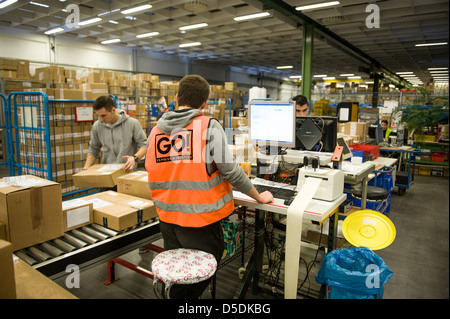 Berlino, Germania, i dipendenti ad andare espresso e logistica Berlin Foto Stock