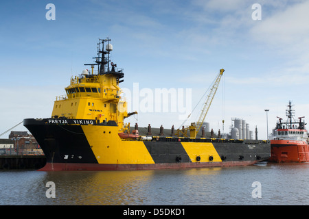 Alimentazione olio nave Freyja mored nel fiume y vengono a Great Yarmouth Harbour Foto Stock