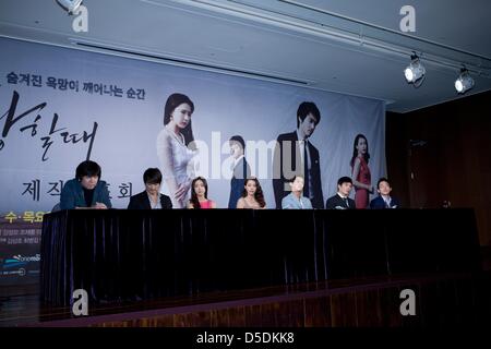 Song Seung Heon e Shin Se Kyung ha frequentato la conferenza stampa del MBC TV nuovo dramma Uomo in amore in Seoul, Corea su Mercoledì 27 marzo, 2013. Foto Stock