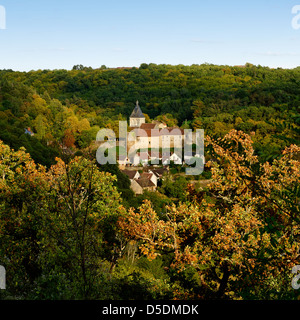 Vista su tutta la valle verso il villaggio di Gargilesse, Indre, Francia Foto Stock