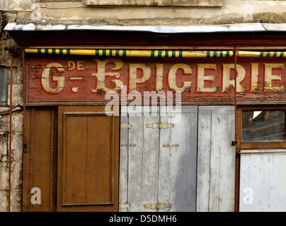 Dettaglio di un negozio abbandonati anteriore, Argenton sur Creuse - Francia Foto Stock