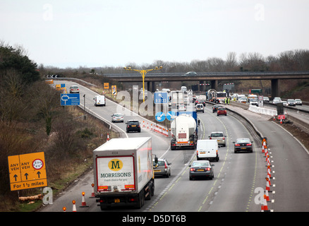 Velocità media di telecamere montate per la cattura di velocizzare i driver sulla autostrada M5 nelle vicinanze Clevedon, Somerset, Foto Stock