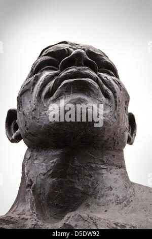 Busto di Nelson Mandela, al di fuori del Southbank Cente, Londra, originariamente svelata da GLC. Foto Stock