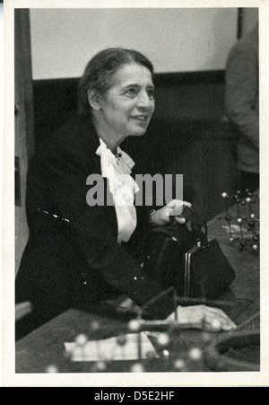 Lise Meitner (1878-1968), docente all Università Cattolica di Washington, D.C., 1946 Foto Stock