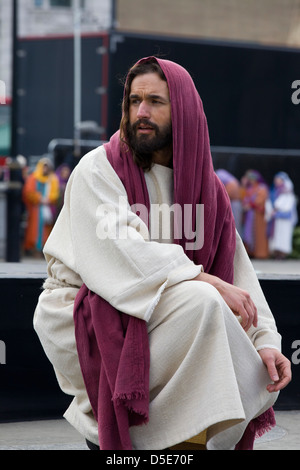 La passione di Gesù eseguite in Trafalgar Square da Wintershall giocatori il Venerdì Santo London Inghilterra England Foto Stock