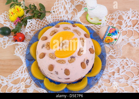 Crema dolce-piatto di formaggio consumato a Pasqua come sfondo Foto Stock