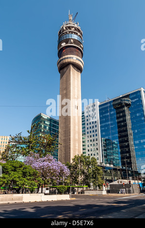 Torre Entel è un misuratore di 127,4 alta TV e torre di telecomunicazioni a Santiago del Cile. Foto Stock