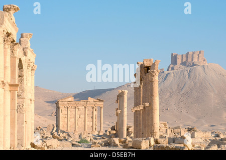 Tempio funerario, alba sopra l'antica città di Palmyra, Siria Foto Stock