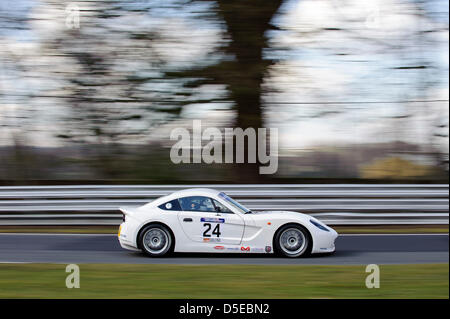 Il Cheshire, Inghilterra, Regno Unito. Il 30 marzo 2013. Team GB medaglia d'oro alle Olimpiadi vincendo via ciclista Jason Kenny in azione nel suo Ginetta G40 in Protire Ginetta GT5 Campionato sessione di qualifica il giorno di apertura del round 1 della Avon Tyres British GT Championship ad Oulton Park, il circuito.Credit: Azione Plus immagini di Sport / Alamy Live News Foto Stock