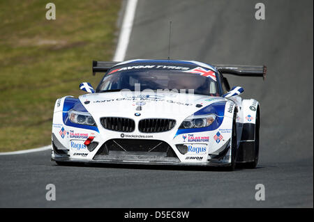 Il Cheshire, Inghilterra, Regno Unito. Il 30 marzo 2013. Il sistema Ecurie Ecosse BMW Z4 GT3 di Marco ATTARD / Oliver Bryant in azione durante le prove libere 2 il giorno di apertura del round 1 della Avon Tyres British GT Championship ad Oulton Park, il circuito.Credit: Azione Plus immagini di Sport / Alamy Live News Foto Stock