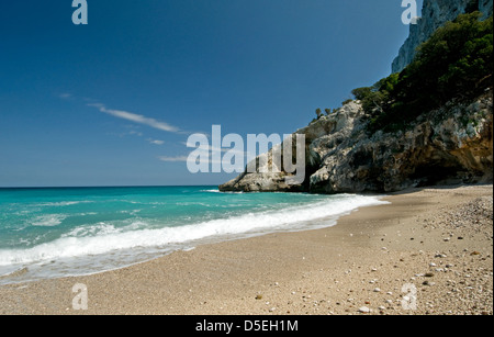 Cala Sisine e spiaggia costa, Baunei, il golfo di Orosei, Ogliastra,uno dei luoghi più belli della Sardegna, Italia Foto Stock