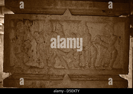 Il carving a Shri bhiravnath tempio del Signore Shiva a Kikli, Maharashtra, India Foto Stock