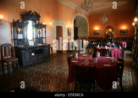 Sala da pranzo presso l'Hotel Continental a Tangeri Marocco. Costruito nel 1870. Foto Stock