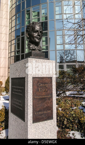 Busto di Georg Elser che hanno effettuato un tentativo di assassinio su Adolf Hitler in Bürgebräukeller in novembre 1939 Foto Stock