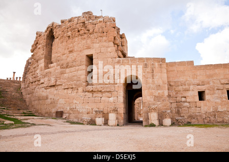 Esterno del teatro del nord in antica jerash, Giordania Foto Stock