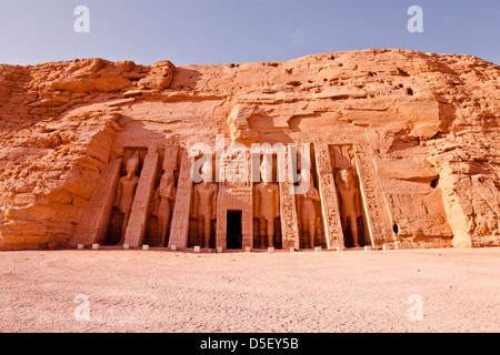 Antico tempio di Hathor a Abu Simbel in Egitto Foto Stock