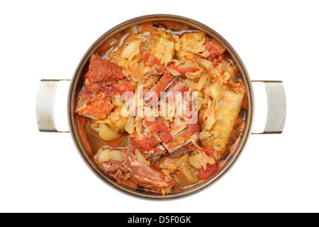 Caldo cavolo farcito con carne di maiale in una pentola di metallo - tradizione per Pasqua gastronomica Foto Stock