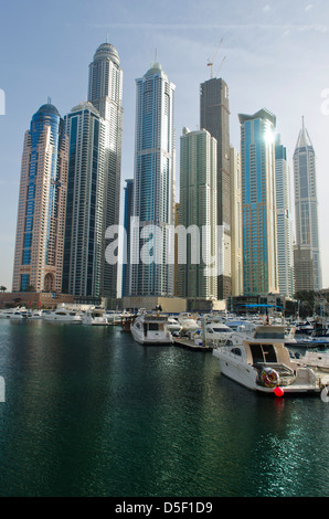 Barche ormeggiate nella Marina di Dubai Foto Stock