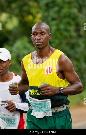 I concorrenti del 44th consecutivi di Old Mutual Two Oceans Marathon Foto Stock