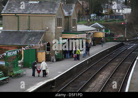 Alresford, Regno Unito. 31s marzo, 2013. Le famiglie trascorrono un 'Day fuori con Thomas' sulla linea di crescione durante la Domenica di Pasqua. La linea era originariamente utilizzato per il trasporto di carni di crescione a Londra. Credito: Rob Arnold/Alamy Live News Foto Stock