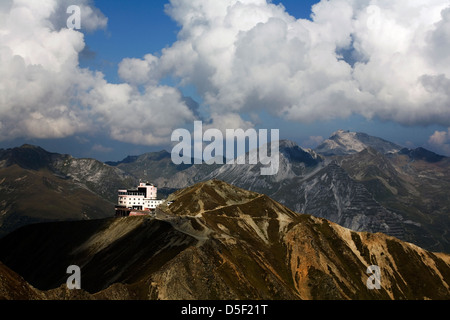 Il Jakobshorn e Jakobshorn seggiovia stazione e hotel dalla Jatzhorn Davos Grigioni Svizzera Foto Stock