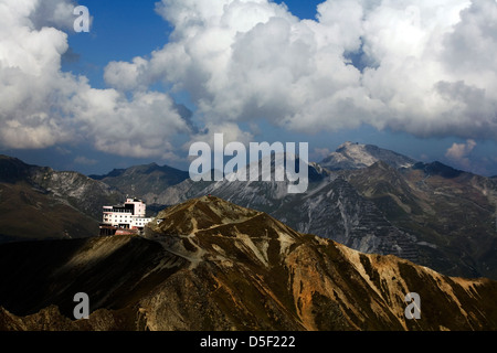 Il Jakobshorn e Jakobshorn seggiovia stazione e hotel dalla Jatzhorn Davos Grigioni Svizzera Foto Stock