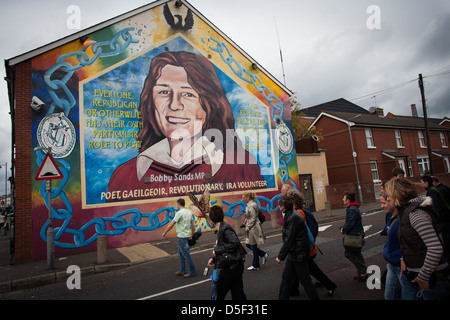 Bobby Sands murale su Falls Road, Belfast, Irlanda del Nord. Foto Stock