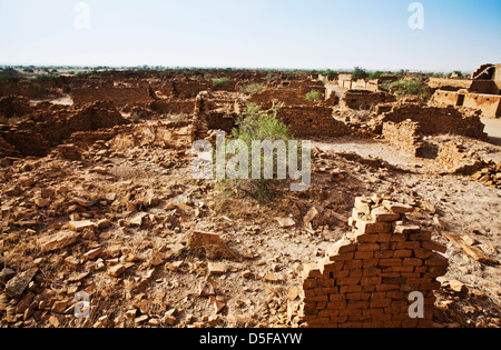 Rovine del villaggio abbandonato, Kuldhara Village, Jaisalmer, Rajasthan, India Foto Stock