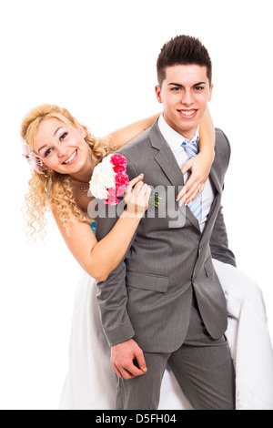 Felice appena sposato sposi in amore, isolati su sfondo bianco Foto Stock