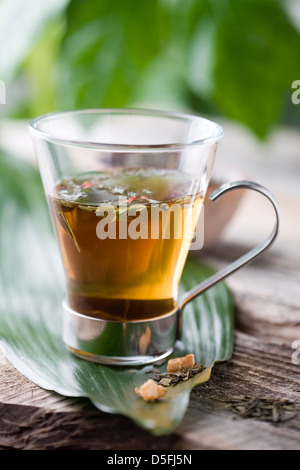 Tazza di tè verde cinese in vetro Foto Stock
