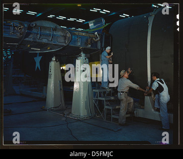 Assemblaggio di Liberatore bombardiere, Consolidated Aircraft Corp., Fort Worth, Texas (LOC) Foto Stock