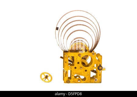 Antico orologio ingranaggi in ottone e acciaio molla motrice isolata su bianco Foto Stock