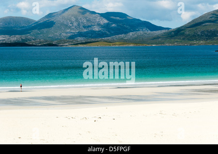 Nord Harris visto da sud Harris attraverso Luskentire Bay e Traigh Rosamol. Foto Stock