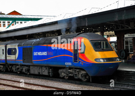 East Midlands 43050 treni Stazione di Nottingham, Nottinghamshire, Inghilterra, Gran Bretagna; Regno Unito Foto Stock