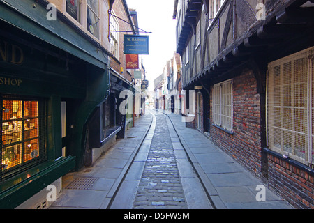 Il caos nel centro di York presto su una domenica mattina di primavera Foto Stock