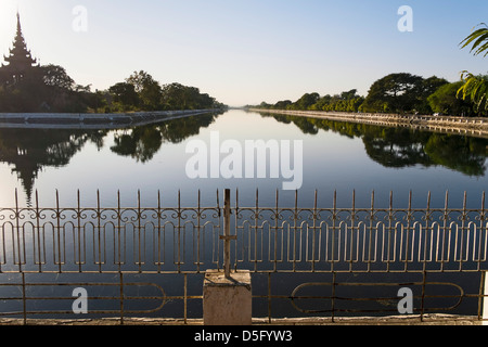 Canal a Mandalay Palace, Mandalay Shan-State, Myanmar, Asia Foto Stock