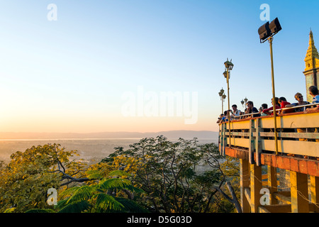 Piattaforma di Osservazione a Mandalay Hill, Mandalay Shan-State, Myanmar, Asia Foto Stock