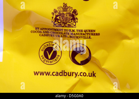 Su appuntamento con H.M. i produttori di cacao e cioccolato Queen Cadbury UK Ltd - Royal Warrant - simbolo del logo smaltimento riciclaggio Foto Stock