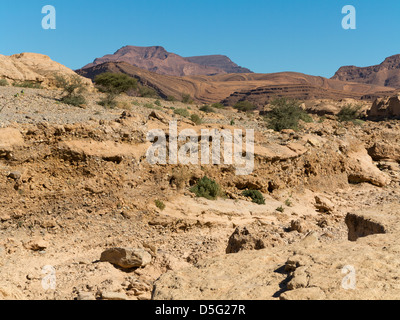 Wadi che portano al mare Grotta conosciuta localmente come Grouttes de Messalit, vicino a Tata, sud Anti Atlante del Marocco Foto Stock